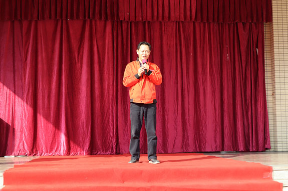 菲思盾壁掛爐總經(jīng)理黃愛(ài)明發(fā)言