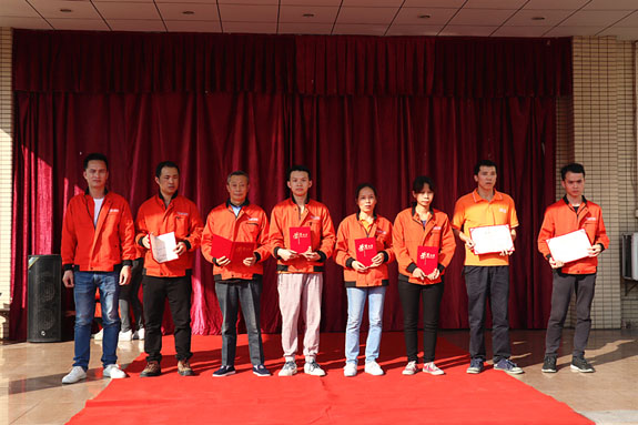 菲思盾2019年度愛(ài)崗敬業(yè)者合影