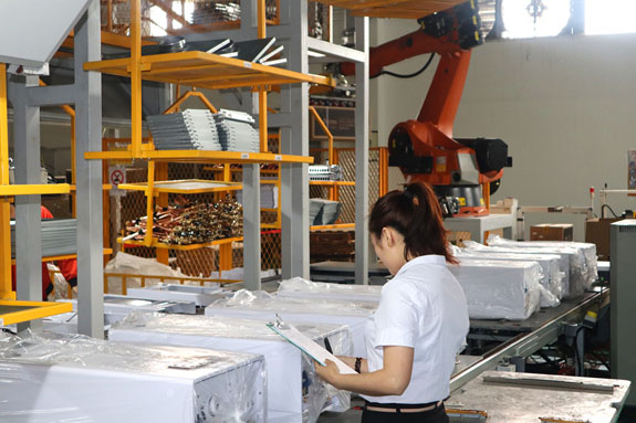 菲思盾壁掛爐生產(chǎn)現(xiàn)場(chǎng)