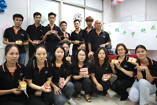 菲思盾第二季生日員工合影