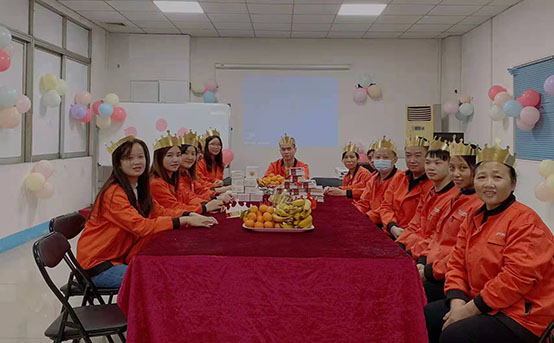 菲思盾壁掛爐生日會現(xiàn)場